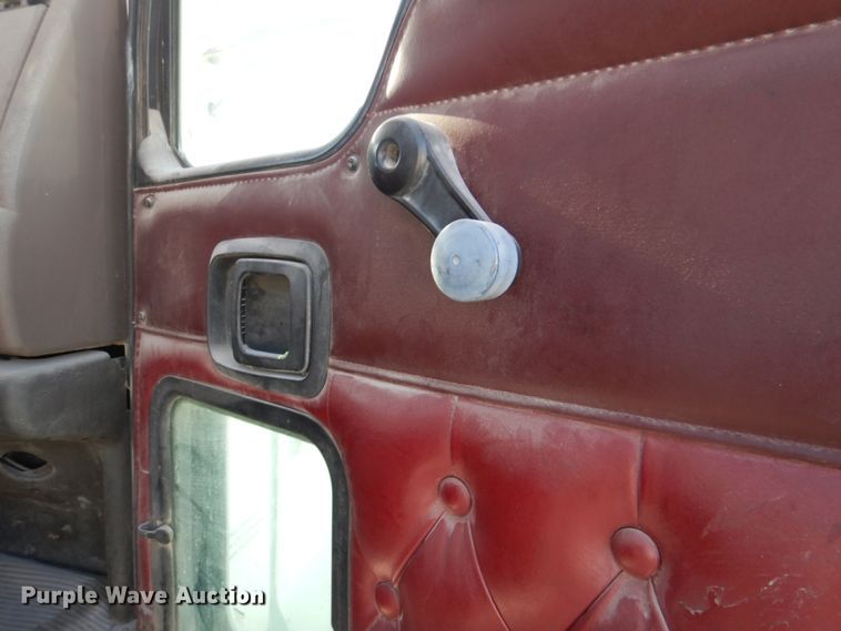 image for item DJ0326 2006 Kenworth T800  semi truck