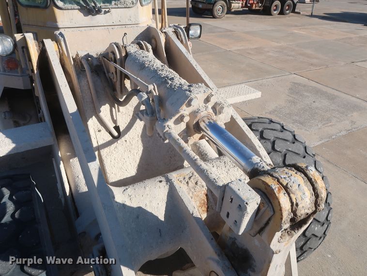 image for item DJ2249 1989 Caterpillar 950E  wheel loader