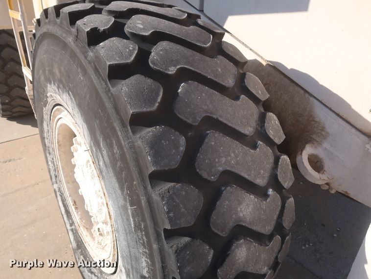 image for item DJ2249 1989 Caterpillar 950E  wheel loader