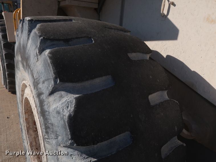 image for item DJ2251 1988 Caterpillar 950E  wheel loader