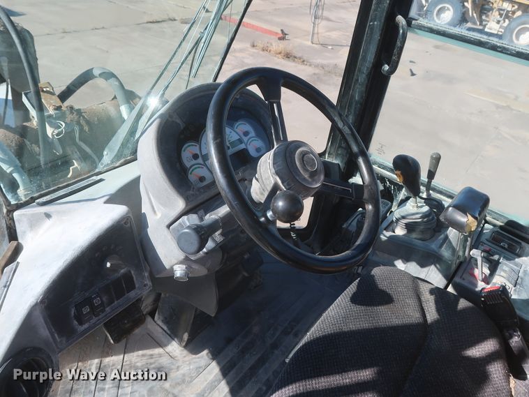 image for item DJ2253 2003 Caterpillar 924G  wheel loader