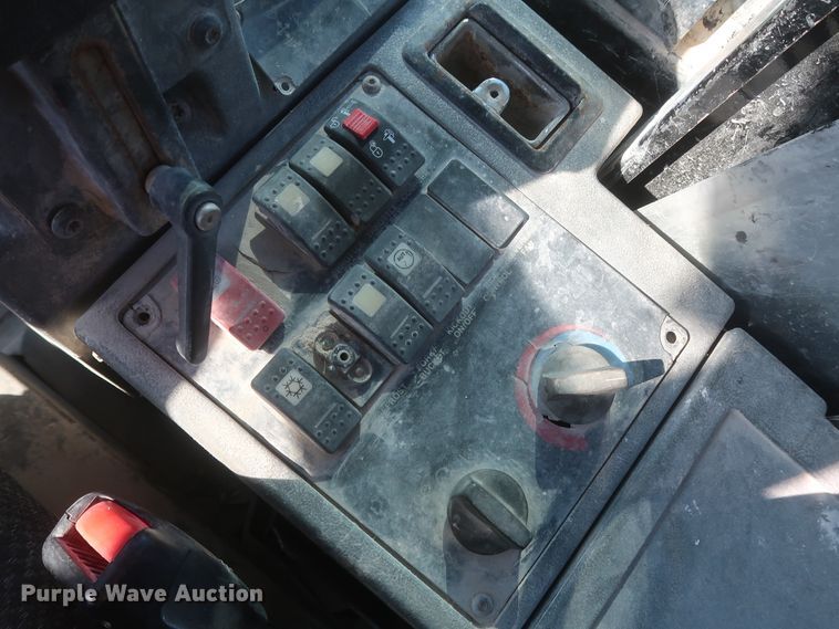 image for item DJ2253 2003 Caterpillar 924G  wheel loader