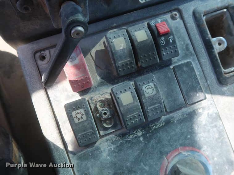 image for item DJ2253 2003 Caterpillar 924G  wheel loader