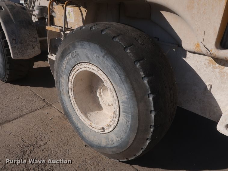 image for item DJ2253 2003 Caterpillar 924G  wheel loader