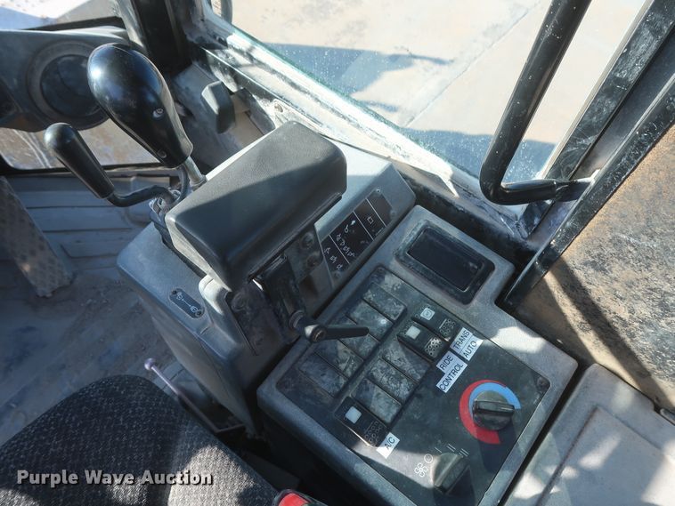 image for item DJ2254 2002 Caterpillar 938G  wheel loader