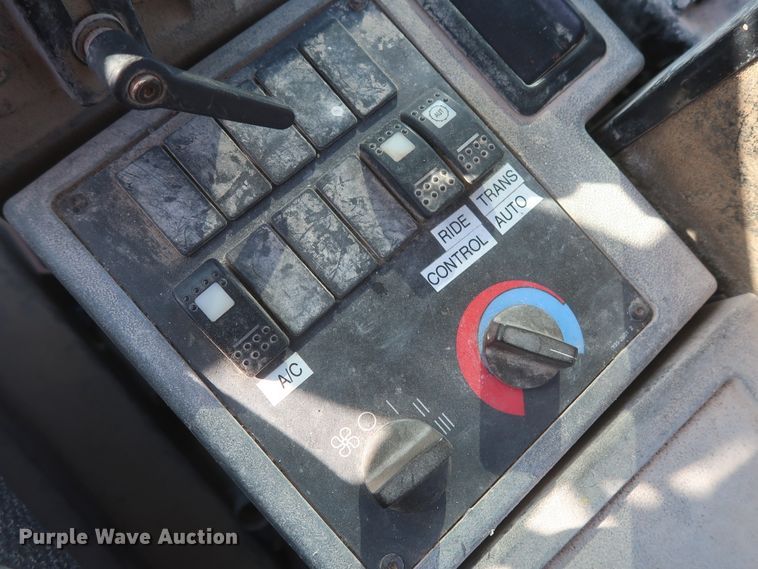 image for item DJ2254 2002 Caterpillar 938G  wheel loader