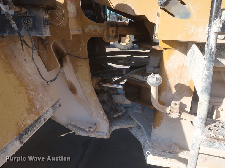 image for item DJ2254 2002 Caterpillar 938G  wheel loader