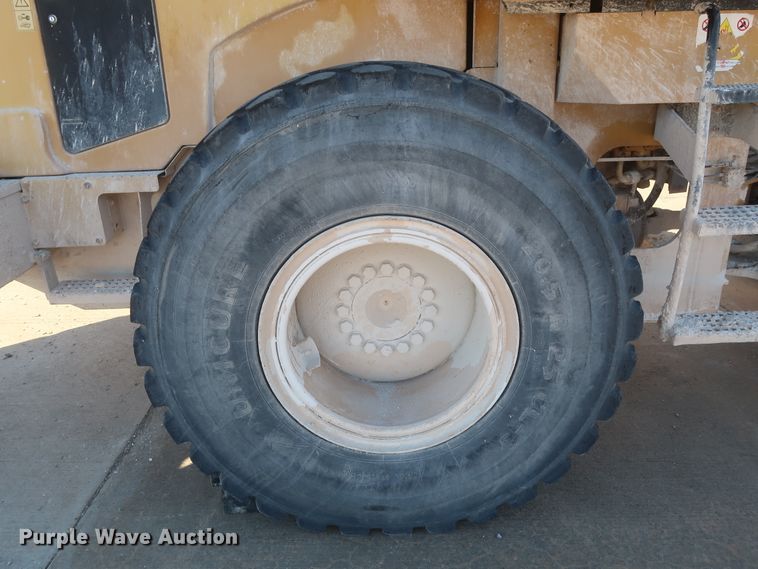 image for item DJ2254 2002 Caterpillar 938G  wheel loader