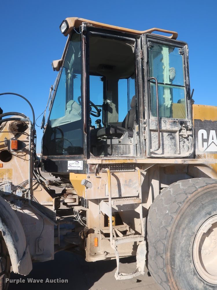 image for item DJ2255 2004 Caterpillar 924G  wheel loader