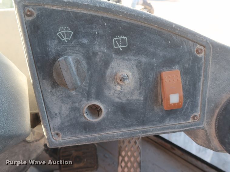 image for item DJ2255 2004 Caterpillar 924G  wheel loader