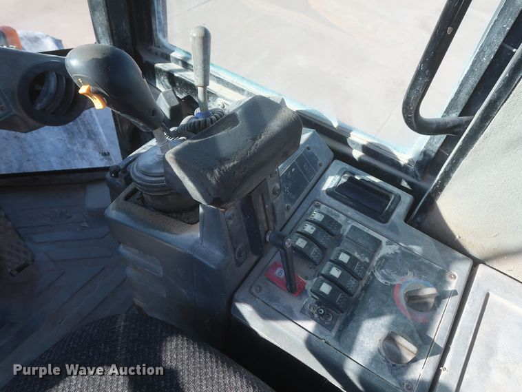 image for item DJ2255 2004 Caterpillar 924G  wheel loader
