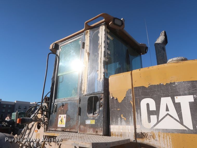 image for item DJ2255 2004 Caterpillar 924G  wheel loader