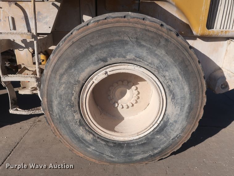 image for item DJ2255 2004 Caterpillar 924G  wheel loader