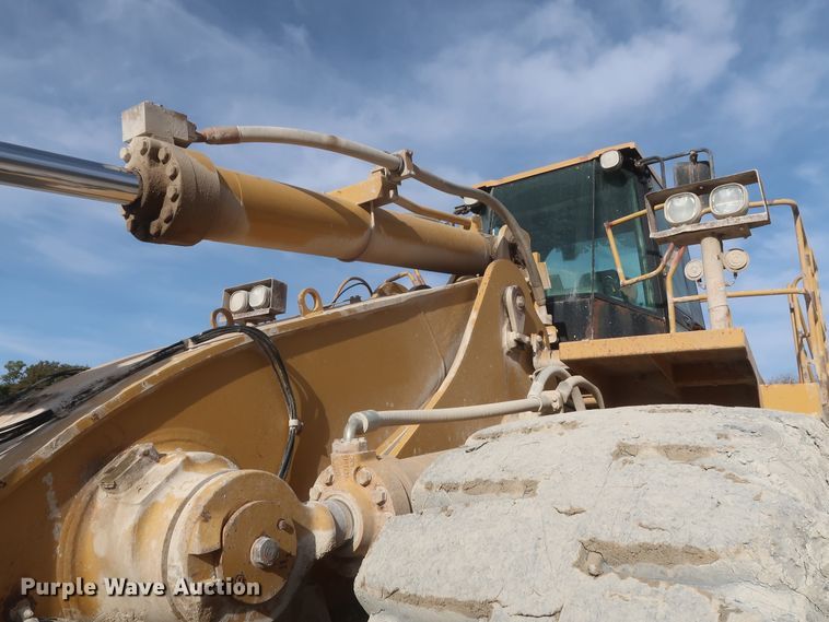 image for item DJ2256 2002 Caterpillar 988G  wheel loader