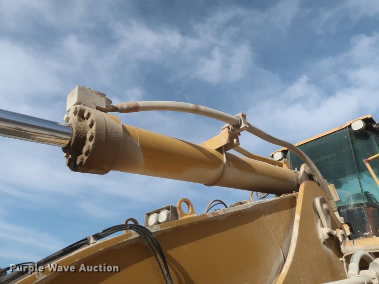 image for item DJ2256 2002 Caterpillar 988G  wheel loader