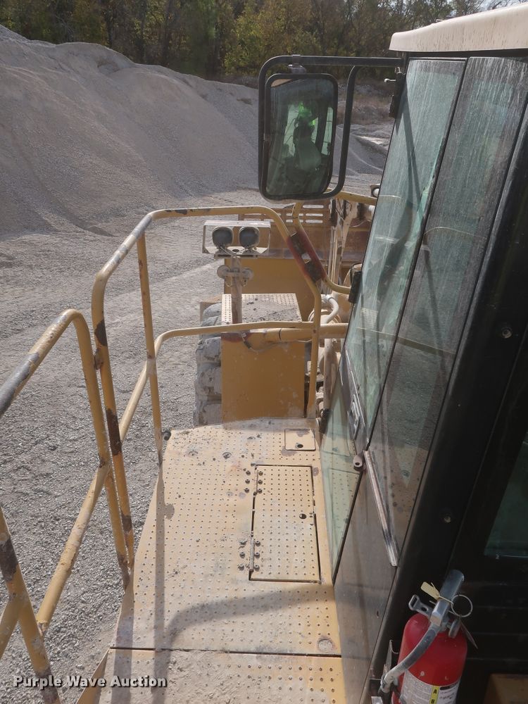 image for item DJ2256 2002 Caterpillar 988G  wheel loader