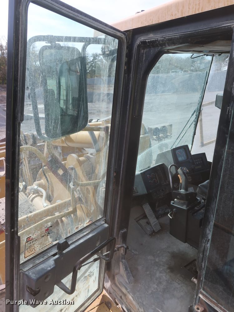 image for item DJ2256 2002 Caterpillar 988G  wheel loader