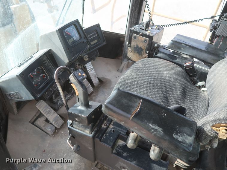 image for item DJ2256 2002 Caterpillar 988G  wheel loader