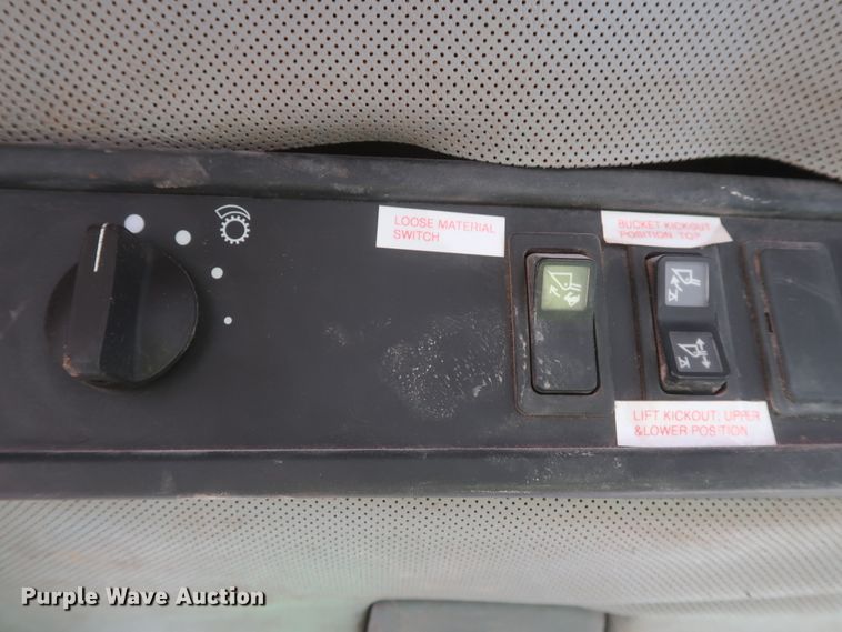 image for item DJ2256 2002 Caterpillar 988G  wheel loader