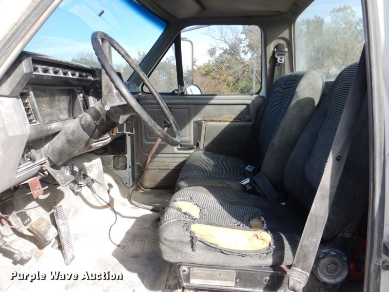 image for item DJ2258 1999 Ford F800  utility truck with crane