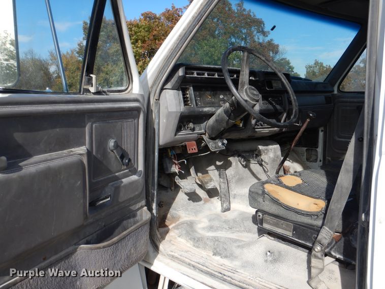 image for item DJ2258 1999 Ford F800  utility truck with crane