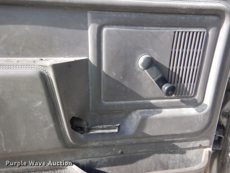 image for item DJ2258 1999 Ford F800  utility truck with crane