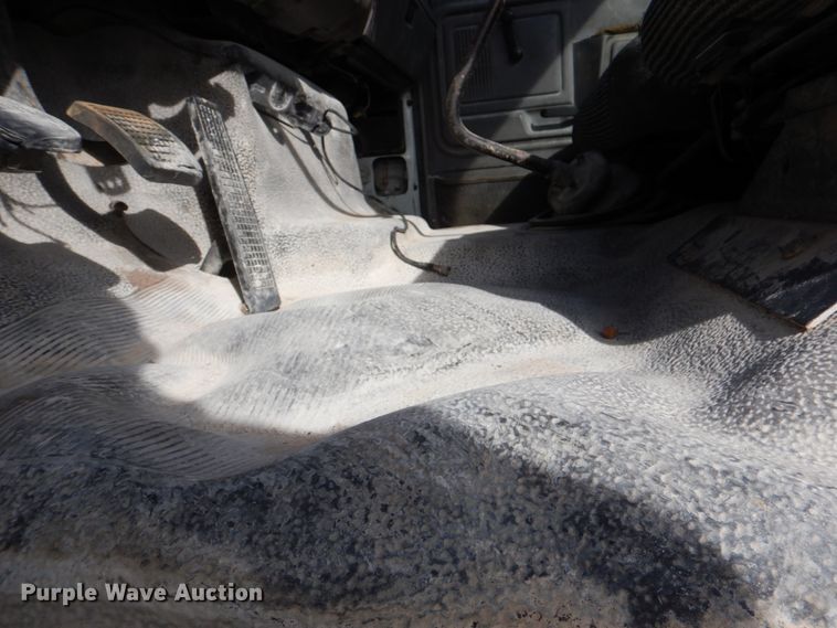 image for item DJ2258 1999 Ford F800  utility truck with crane