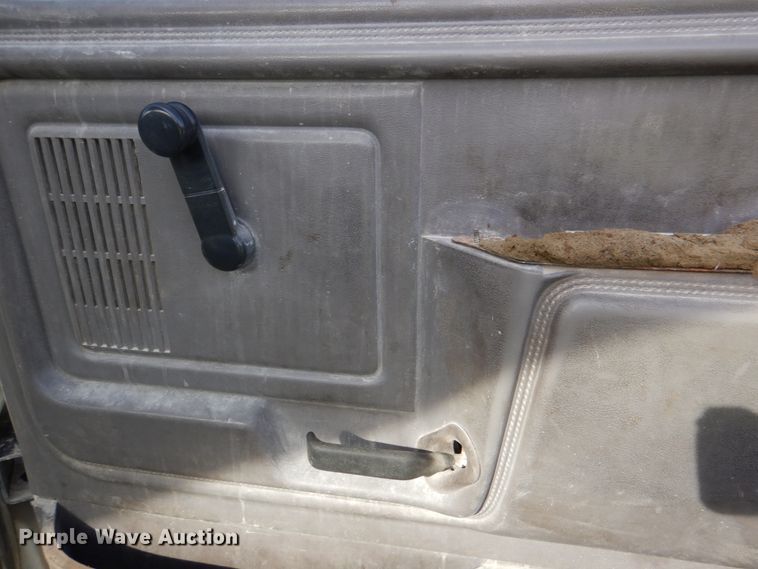 image for item DJ2258 1999 Ford F800  utility truck with crane