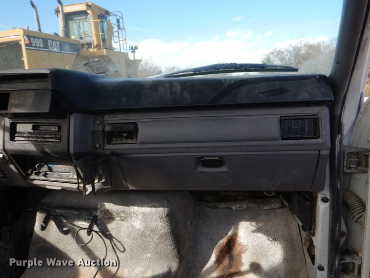 image for item DJ2258 1999 Ford F800  utility truck with crane