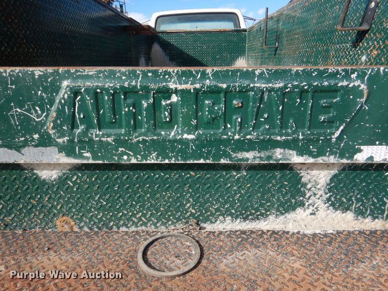 image for item DJ2258 1999 Ford F800  utility truck with crane