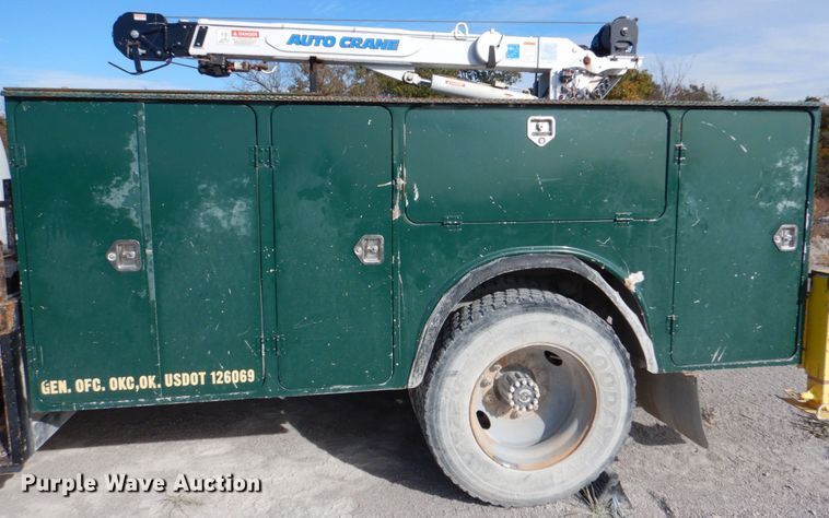 image for item DJ2258 1999 Ford F800  utility truck with crane