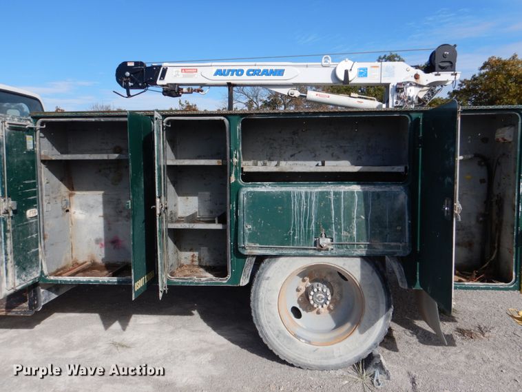 image for item DJ2258 1999 Ford F800  utility truck with crane