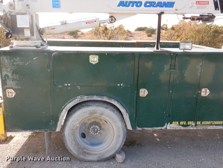 image for item DJ2258 1999 Ford F800  utility truck with crane