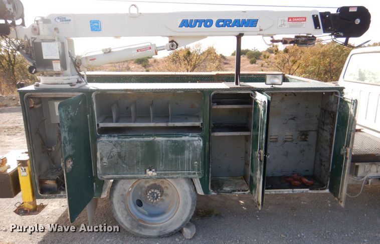 image for item DJ2258 1999 Ford F800  utility truck with crane