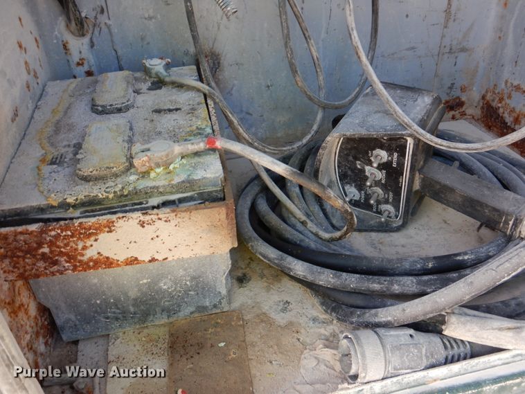 image for item DJ2258 1999 Ford F800  utility truck with crane