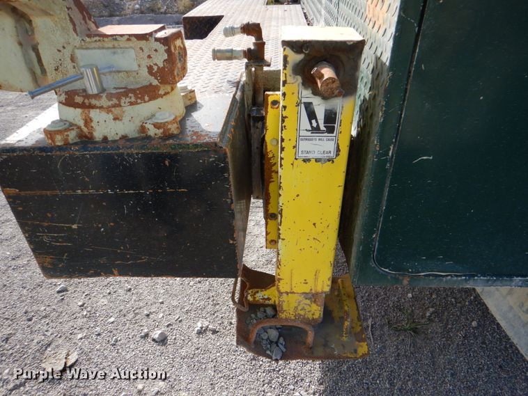 image for item DJ2258 1999 Ford F800  utility truck with crane