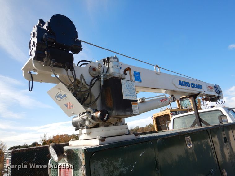 image for item DJ2258 1999 Ford F800  utility truck with crane