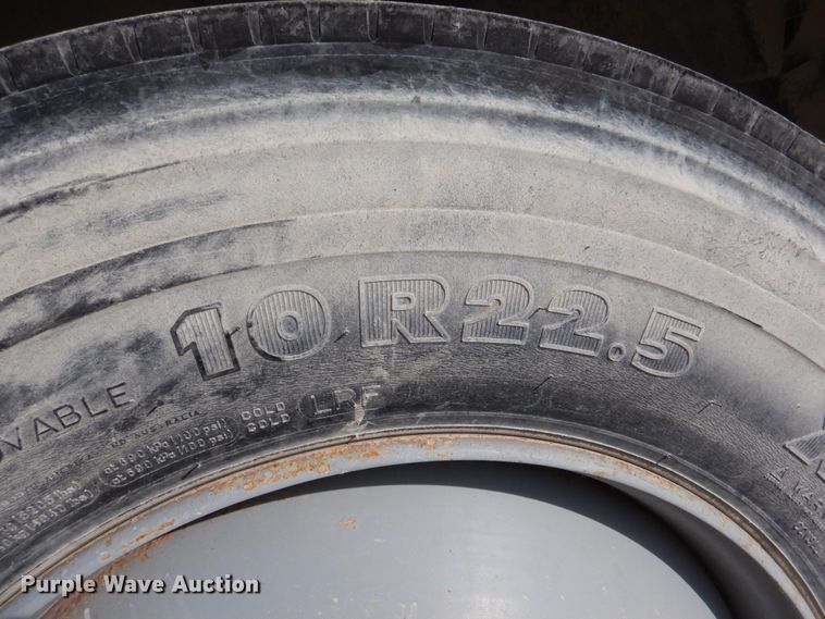 image for item DJ2258 1999 Ford F800  utility truck with crane