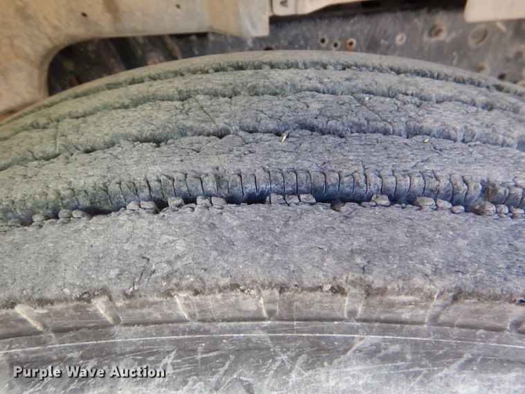 image for item DJ2258 1999 Ford F800  utility truck with crane