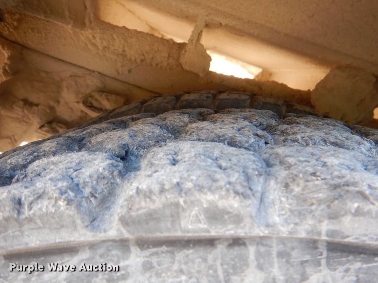 image for item DJ2258 1999 Ford F800  utility truck with crane