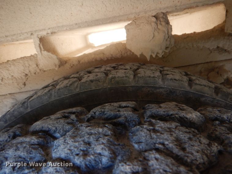 image for item DJ2258 1999 Ford F800  utility truck with crane