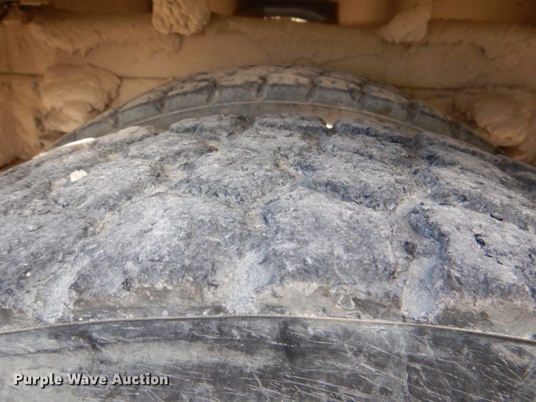 image for item DJ2258 1999 Ford F800  utility truck with crane