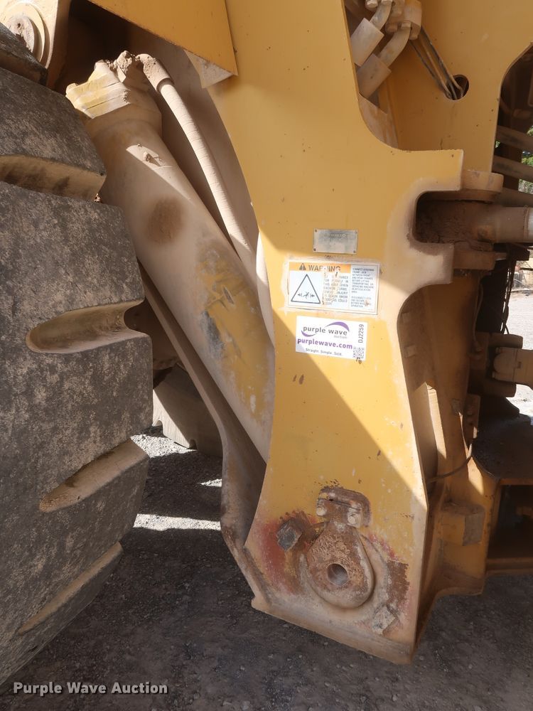 image for item DJ2259 1995 Caterpillar 990 Series II  wheel loader