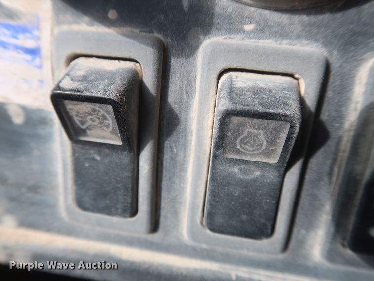 image for item DJ2259 1995 Caterpillar 990 Series II  wheel loader