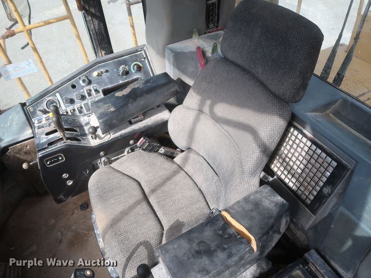 image for item DJ2259 1995 Caterpillar 990 Series II  wheel loader