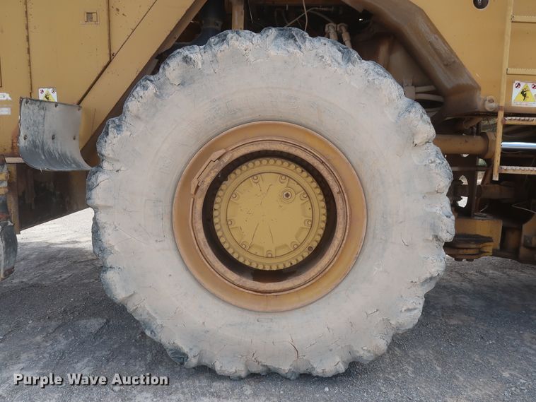 image for item DJ2259 1995 Caterpillar 990 Series II  wheel loader