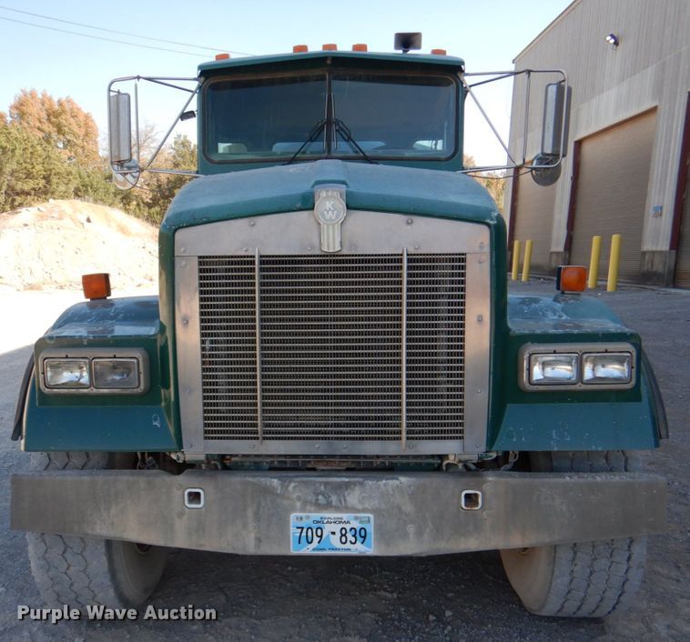 image for item DJ2261 2000 Kenworth W900  water truck