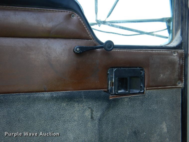 image for item DJ2261 2000 Kenworth W900  water truck