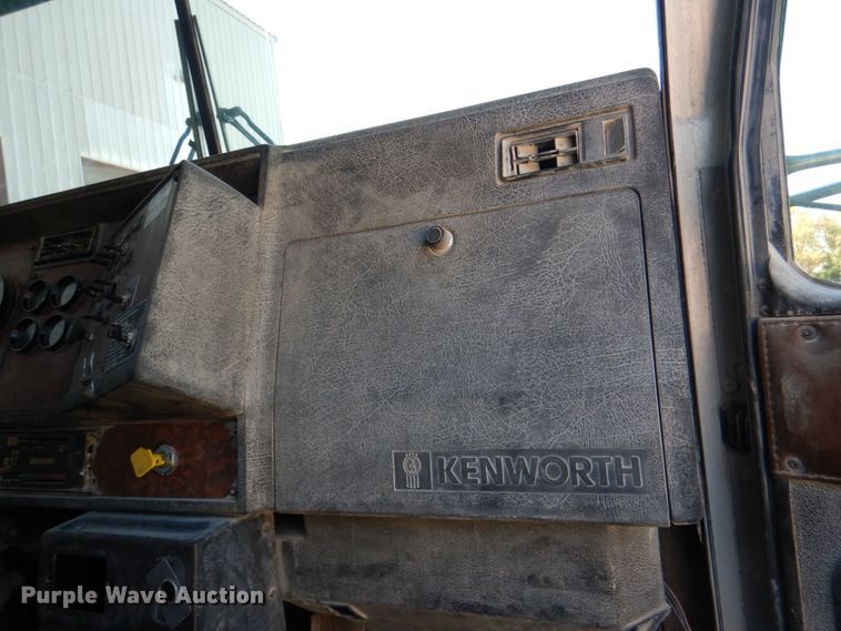 image for item DJ2261 2000 Kenworth W900  water truck