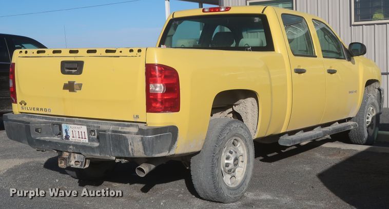 image for item DJ2267 2011 Chevrolet Silverado 2500HD  Crew Cab pickup truck